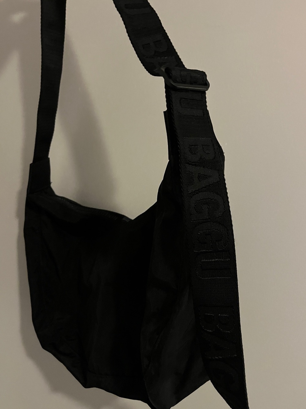 Baggu Medium Crescent Bag in Black
